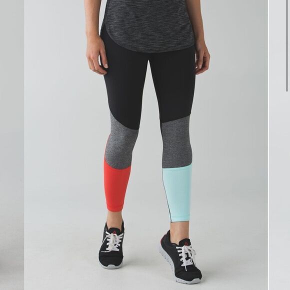Lululemon Pedal To The Medal 7/8 Tight in Black / Alarming / Tranquil Blue - Picture 1 of 16